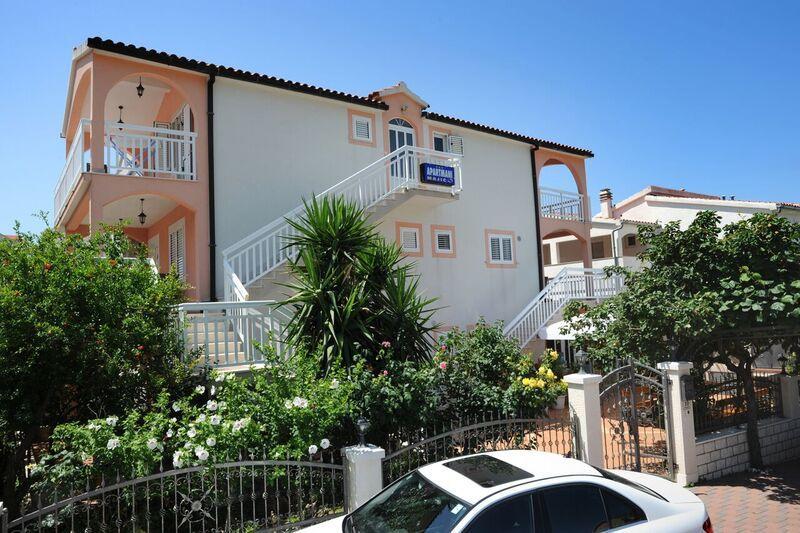 Majic Apartma *